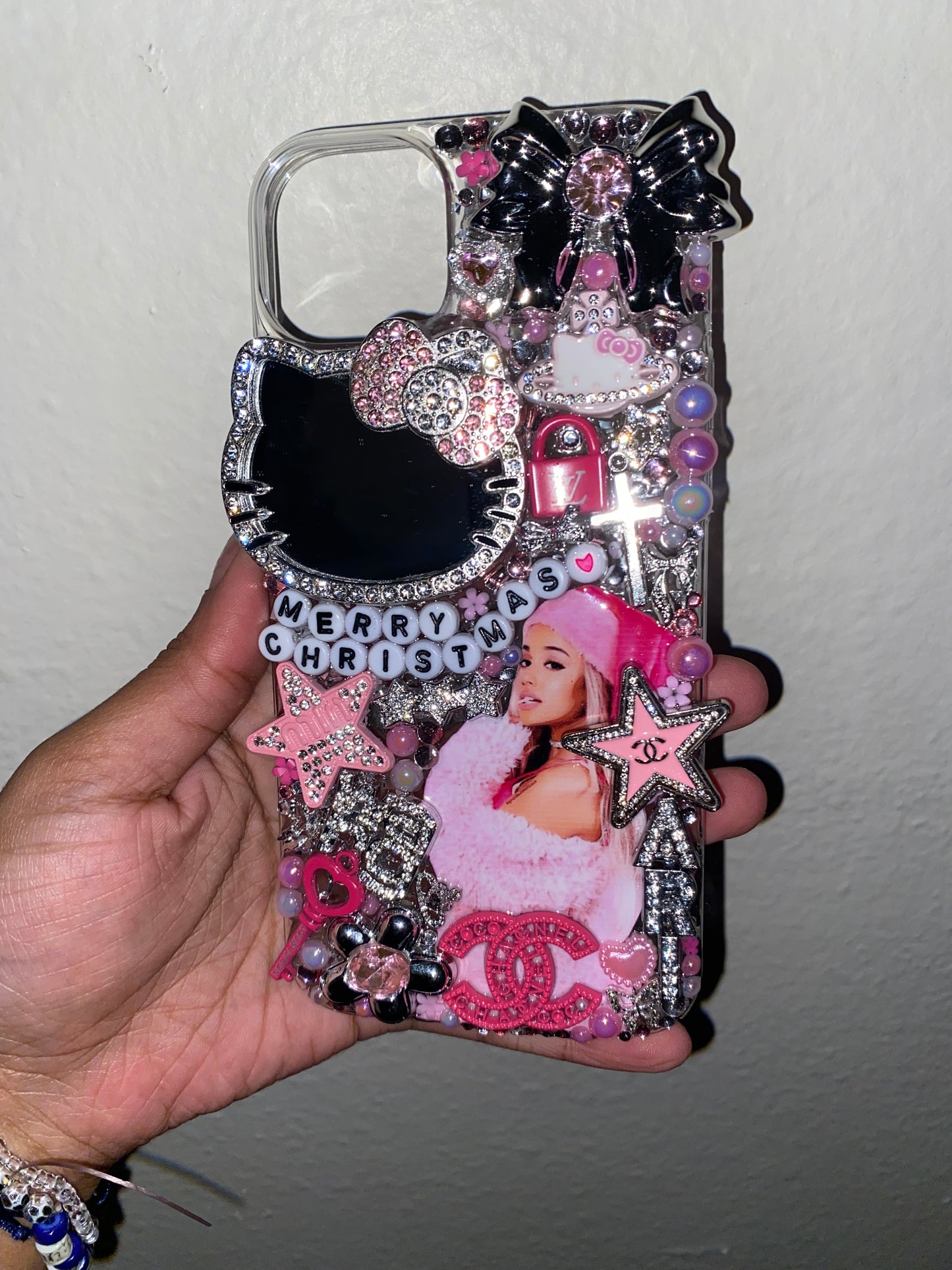 Ari Pink Christmas IPhone 15 Plus Junk Case